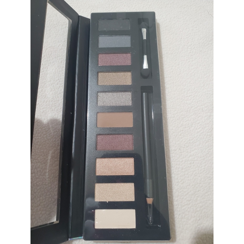 Makeup Set - Picture 3 of 3